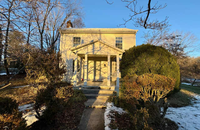 Historic Three Bedroom Home With Ample Outdoor Space photos photos