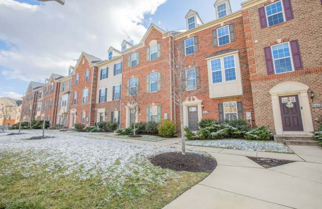 Amazing 5 BR/4.5 BA Townhome in Greenbelt! Gallery 2