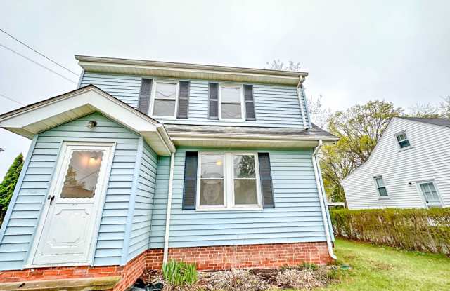 Lovely 3-bed Single Family Home in Hamden! Gorgeous Hardwood Floors throughout! photos photos