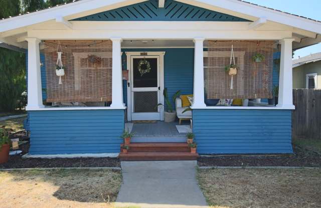3 Bedroom Craftsman Home with 1-Car Garage Gallery 4