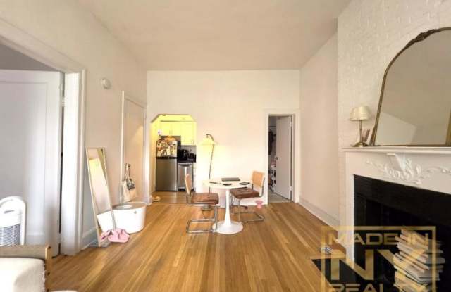 7 East 93rd Street Gallery 4