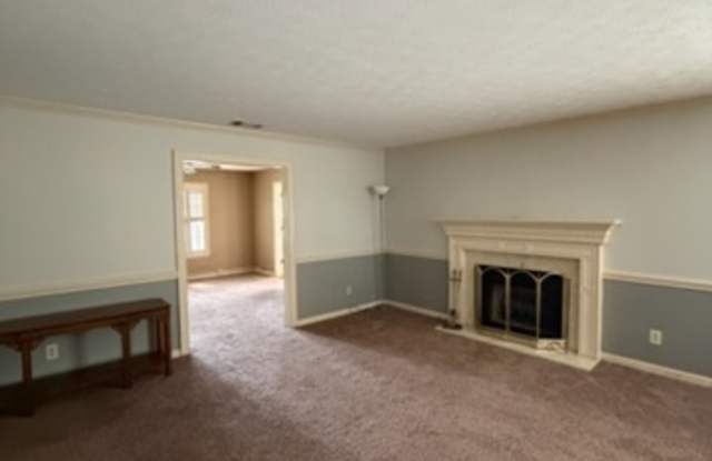 118 Country Club Drive Apt B Gallery 4