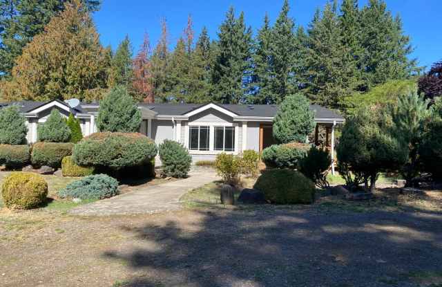 Spacious 4-Bed, 2-Bath Home on 5+ Acres photos photos