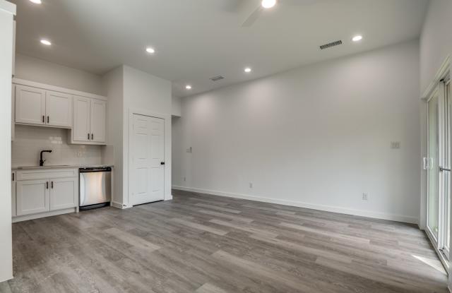 3305 Mineola Street - A Gallery 4