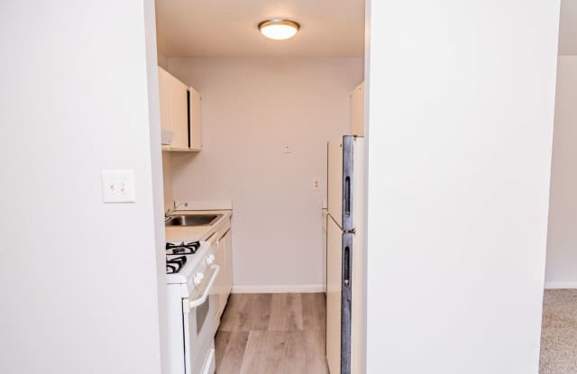 Two Bedroom Apartment Available At Barracks West Gallery 4