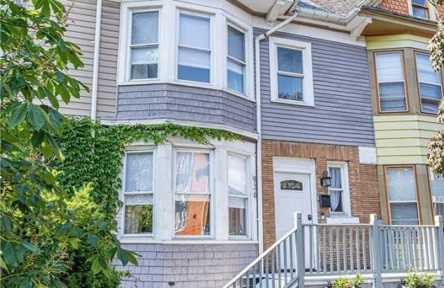 936 W Ferry Street Gallery 1