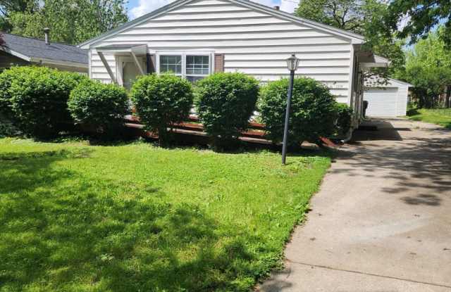 3 Bedroom Home in Bloomington photos photos