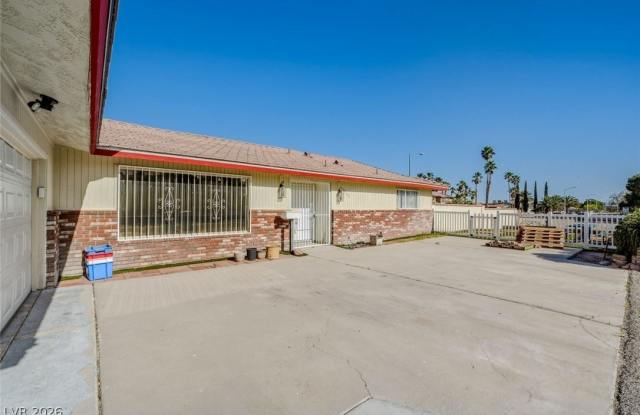 6760 W Oakey Boulevard Gallery 2
