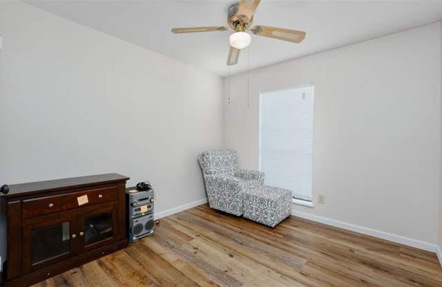 4824 Hamilton Court Gallery 3