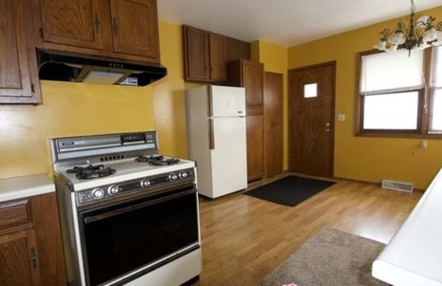 1839 Lincoln St North East Gallery 3