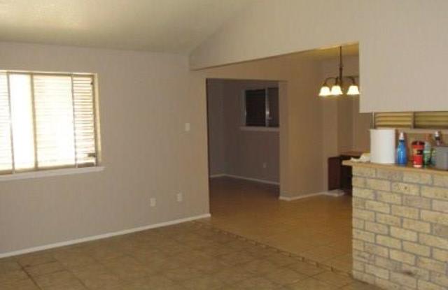 813 Saint Anthony Pl Gallery 4