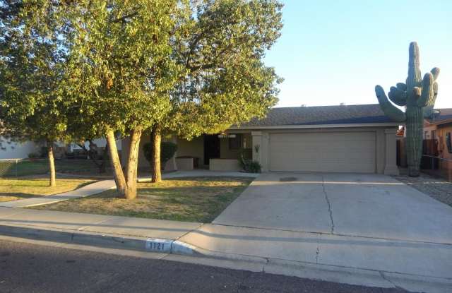 1121 W Grovers Avenue Gallery 3