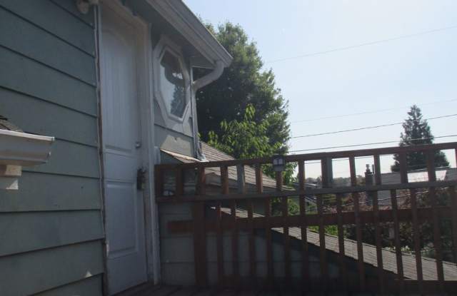 Cute 2 Bed 1 Bath Duplex in Puyallup Gallery 4