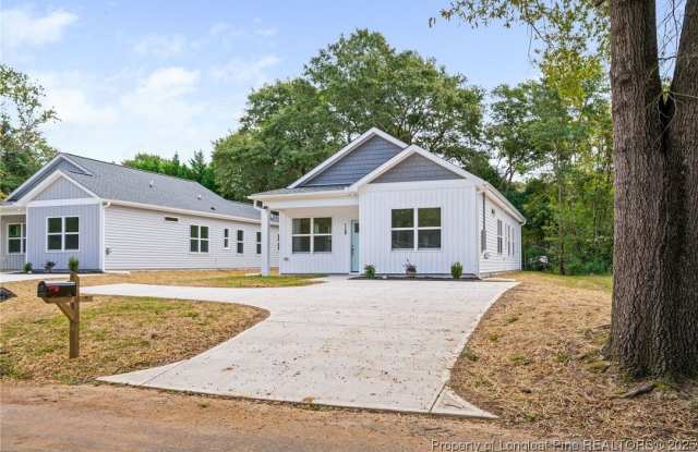 1120 N Fayetteville Avenue - 1120 North Fayetteville Avenue, Dunn, NC 28334