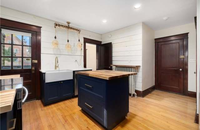 31 Cranston Avenue unit: 3 - 31 Cranston Avenue, Newport, RI 02840