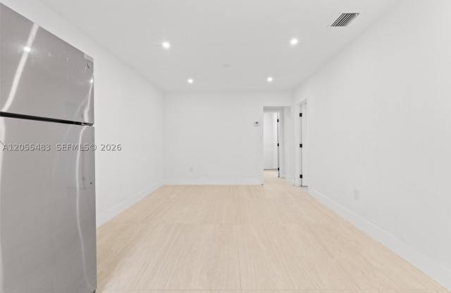 2440 SW 3rd St Gallery 4