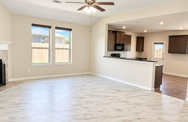 Spacious single level home on a large neighborhood lot Gallery 4