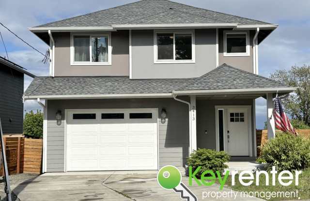 Stylish 4-Bedroom Home with Finished Basement  Port Views photos photos