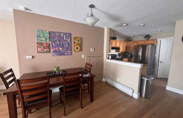 3 Bedroom/3 Bathroom - All Utilities Included Gallery 4