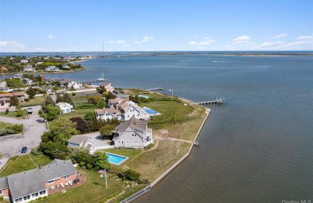 36 Oak Lane - 36 Oak Lane, Hampton Bays, NY 11946