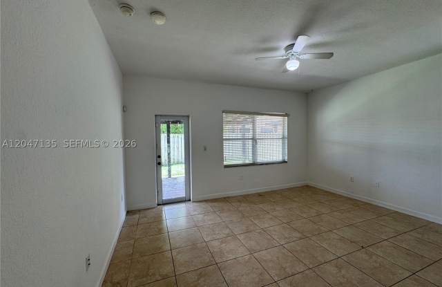 2356 NE 3rd Ct Gallery 3