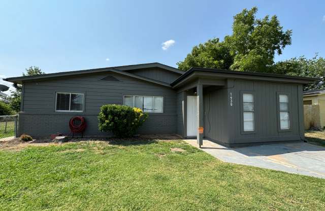 1430 NW Ozmun Gallery 1
