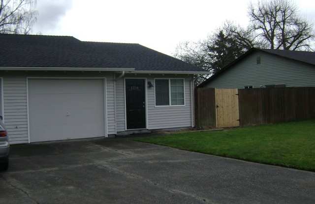 Downtown Puyallup Duplex photos photos