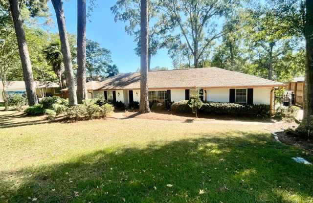 4 Bedroom 3 Bathroom Water Front House for Rent in Brandon 047!! Gallery 1