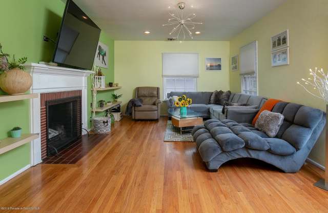 2480 Galbreth Rd Road Gallery 2