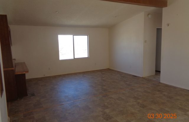 Country Living 3 bedroom 2 bathroom offering 1344 sq. ft. Gallery 4