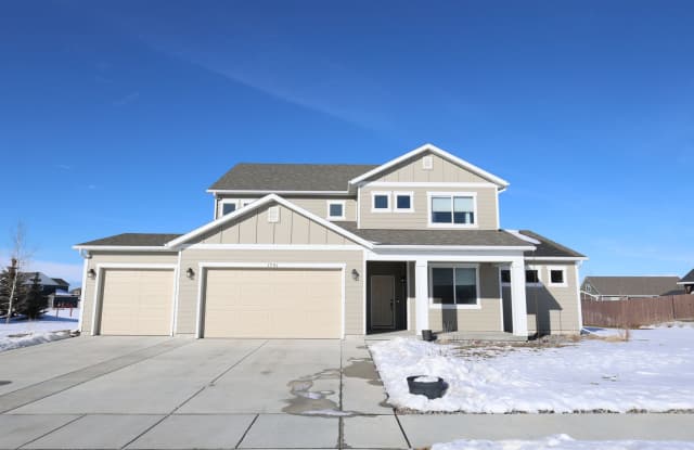 4-bedroom House with Large Yard photos photos