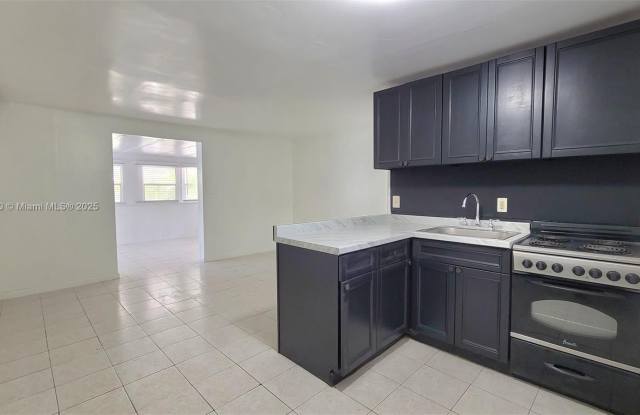 418 S 24th Ave - 418 South 24th Avenue, Hollywood, FL 33020 418 S 24th Ave - 418 South 24th Avenue, Hollywood, FL 33020