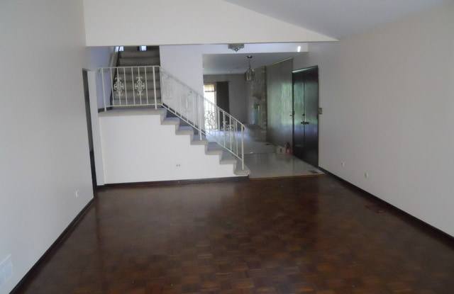 10035 La Crosse Avenue Gallery 4