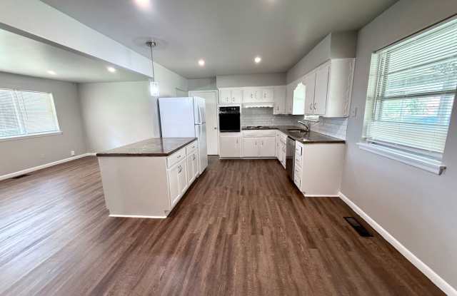Beautiful 3BD 1.5BA Home W/ Bonus Room in Norman!! photos photos