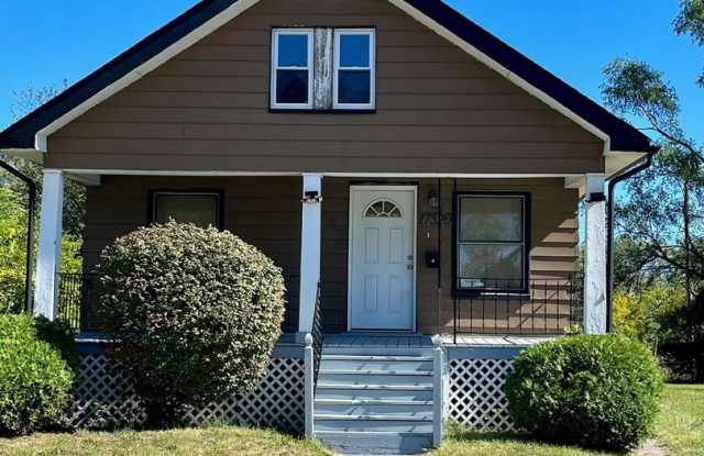 $1,200/month - 3 Bed 1 Bath Single Family Home in Detroit photos photos