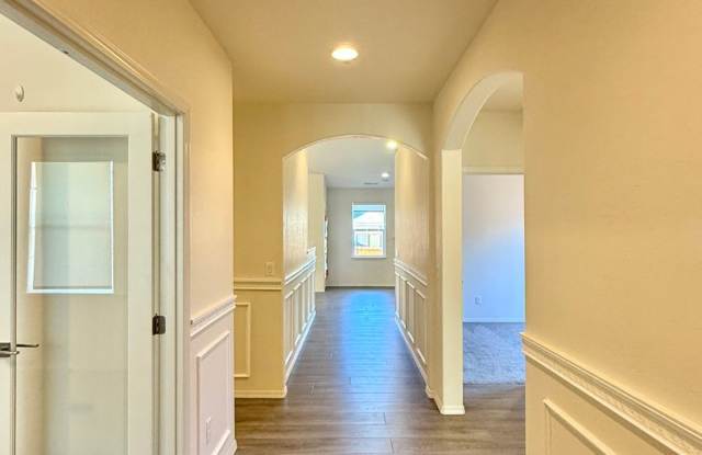Modern 4 Bedroom, 2 Bathroom Home in East Medford Gallery 3