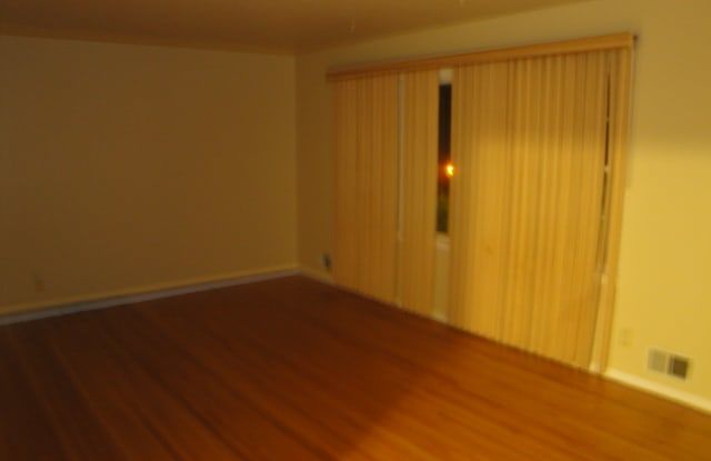 303 Dennison Ave Gallery 4