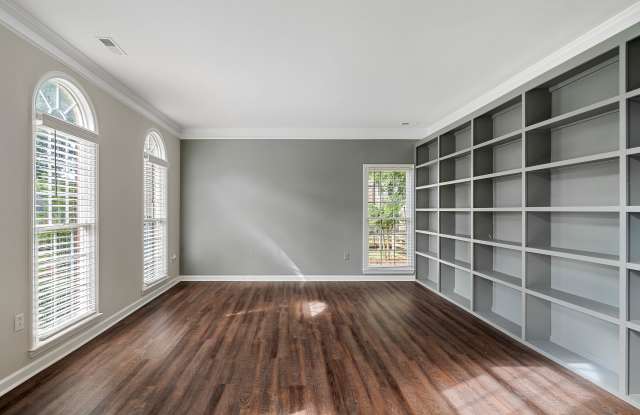 1500 Candlewyck Court Gallery 4