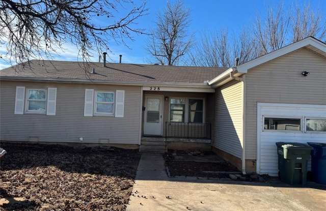 228 W 9th Street photos photos