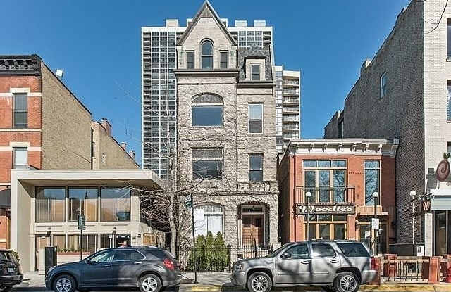 1539 N Wells Street unit: 3 photos photos