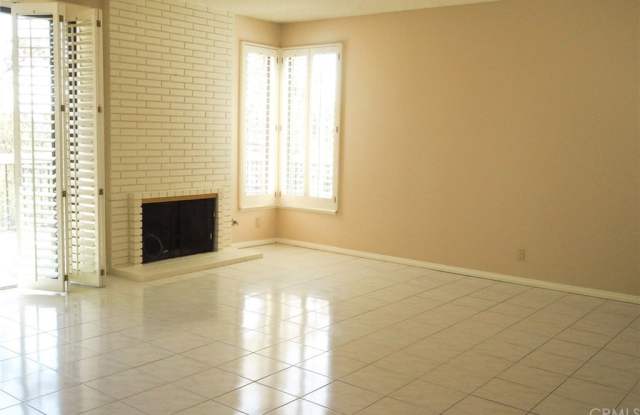 2400 N North Creek Lane Gallery 4