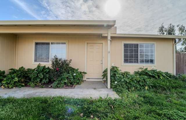 Spacious 3 Bedroom, 2 Bath Home with Large Backyard! Gallery 3