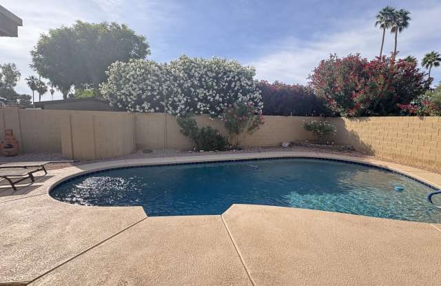 11027 N 41st St photos photos