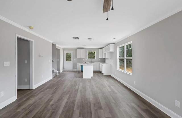 Room in 4 Bedroom Home at Kenhill Dr Gallery 4