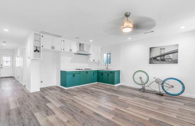 Beautiful newly remodeled modern 2 Bed + 2 Bath House photos photos