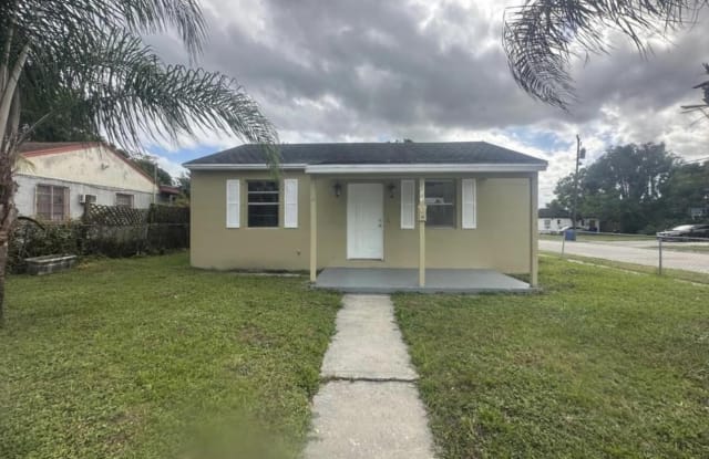 865 W 3 Street - 865 West 3rd Street, Riviera Beach, FL 33404