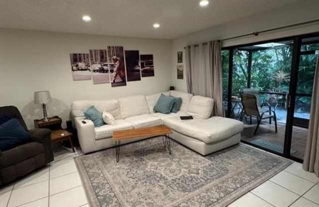 2106 NE 44th St photos photos