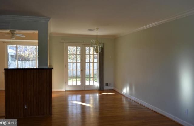 10406 CONOVER Gallery 4