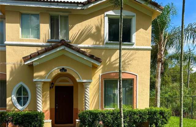1607 SE 24th Ct - 1607 Southeast 24th Court, Homestead, FL 33035