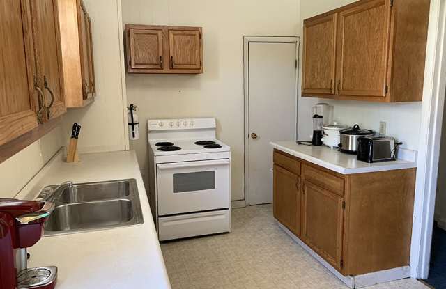 201 West 6th Street - Down Gallery 4
